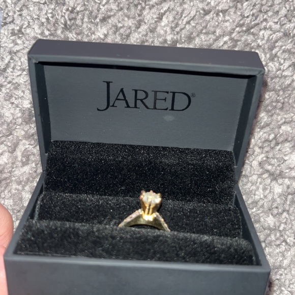 Diamond ring - Picture 1 of 5
